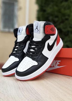 Завищені кросівки nike air jordan 1 retro1 фото