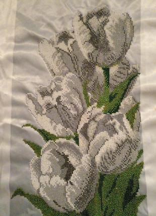 Картина вишита бісером "сіро-білі тюльпани"2 фото