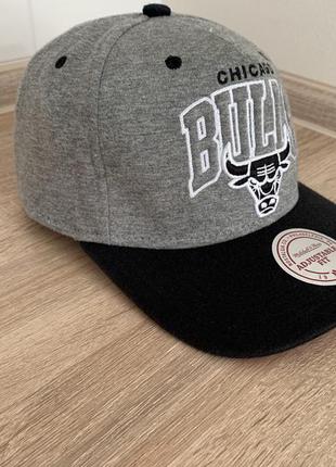 Мужская кепка с нашивкой chicago bulls mitchell & ness