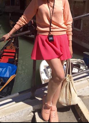 Прикольна спідниця, фасон-сонце, зі складками, тримає форму. щільна. одягнена один раз