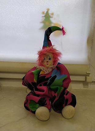 Красивая интерьерная еукла клоун