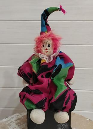 Красивая интерьерная еукла клоун
