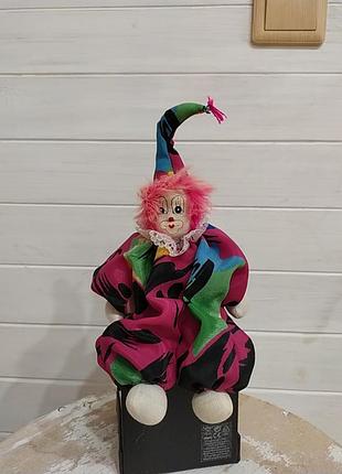 Красивая интерьерная еукла клоун
