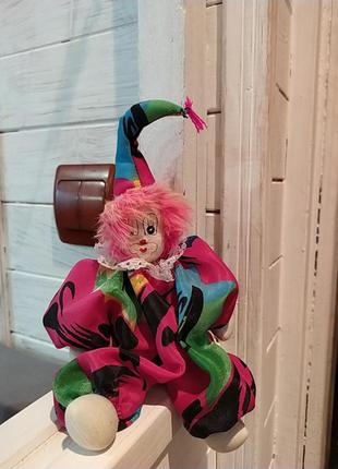 Красивая интерьерная еукла клоун