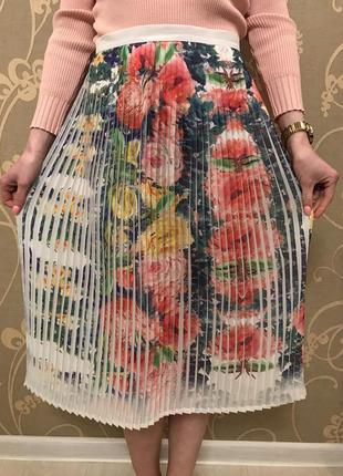 Нереально красивая и стильная плиссированная юбка в цветах.2 фото