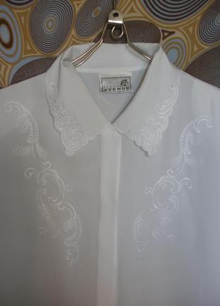 Аккуратная белая торжественная блуза блузка first avenue с вышивкой2 фото