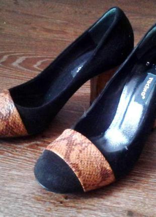 Женские черные замшевые туфли на каблуке tucino