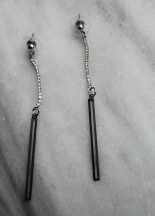 Черные серьги висюльки висюльками тонкие камни и черная висюлька