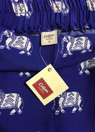 Очень красивая и стильная брендовая юбка-миди в слониках и узорах.