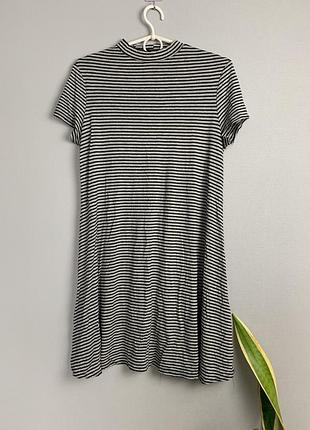 Трикотажное платье миди в полоску