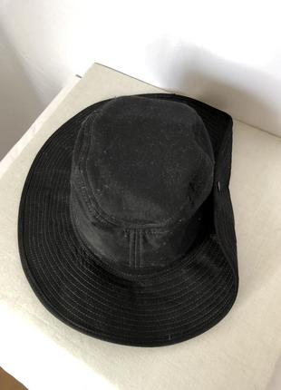 Чорний капелюх-панама з тканини одна кнопка1 фото