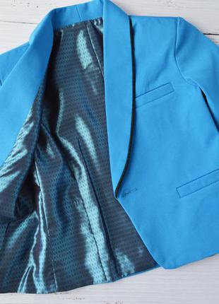 Нарядний костюм для хлопчика, смокінг блакитний (піджак штани пояс метелик)10 фото