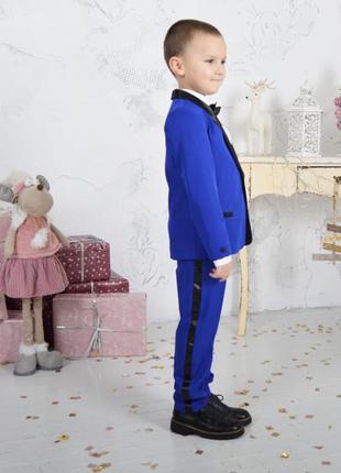 Нарядний костюм для хлопчика, смокінг синій електрик (піджак штани пояс метелик)3 фото