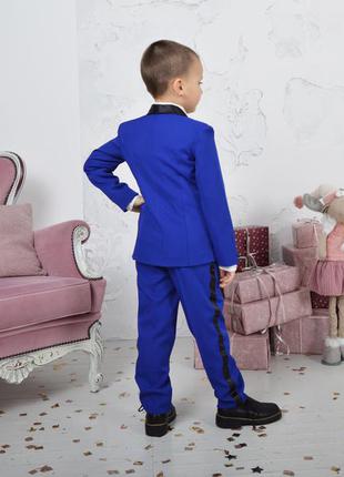 Нарядний костюм для хлопчика, смокінг синій електрик (піджак штани пояс метелик)4 фото