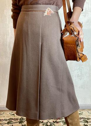 Шерстяная юбка с аппликацией лошадки из кожи змеи1 фото