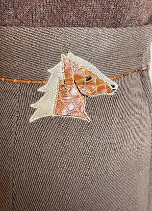 Шерстяная юбка с аппликацией лошадки из кожи змеи2 фото