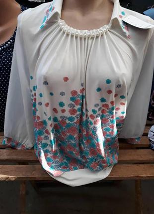 Женская блузка красивая с цветами