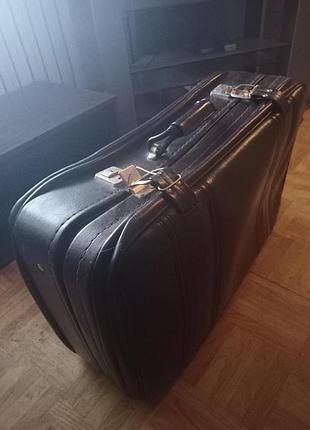 Кожаный чемодан