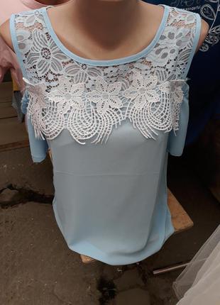Женская летняя блузка с ажурными вставками