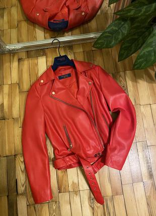 Червона куртка-косуха штучна шкіра кожанка trussardi