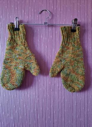 Меланжевые красивые рукавицы ручной работы