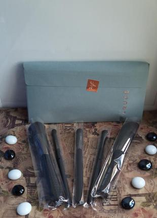 Набір кистей від бренду laruce