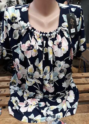 Нарядная женская блузка с цветочным принтом