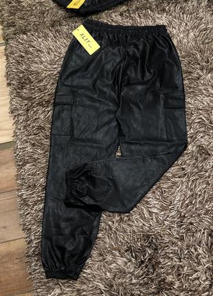 Стильные брюки с накладными карманами , карго .1 фото
