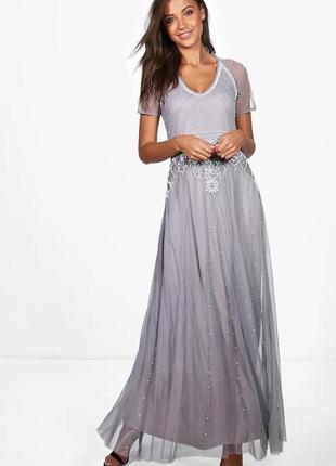 Потрясающее платье с декоративной отделкой бисером, стеклярусом и стразами