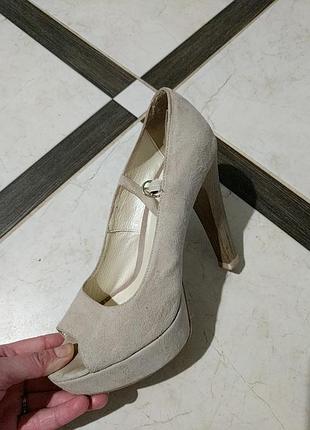 Босоножки шикарні!!