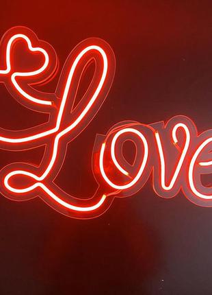 Червоний неоновий напис love з сердечком на акриловій підоснові