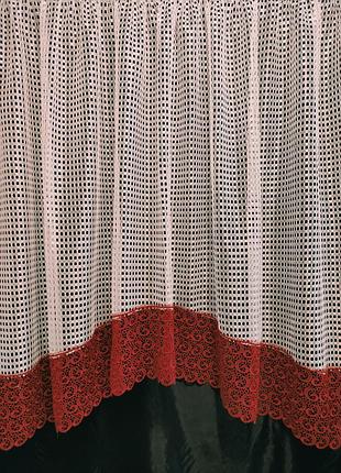 Готова фіранка на вікні аркою