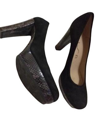 Unisa 39 замшеві туфлі на платформі і каблуці