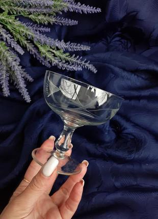 Ваза бонбоньерка тюльпан ссср стекло с ручной резьбой для конфет сухофруктов креманка1 фото