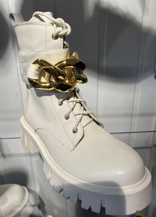 Білі шкіряні черевики