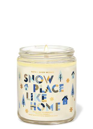 Свеча ароматизированная falling flurries bath and body works