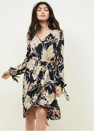Сукня в квітковий принт на запах zara new look