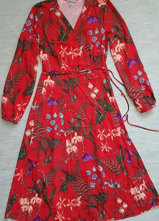 Стильное красное платье h&m на запах, в цветочный принт.