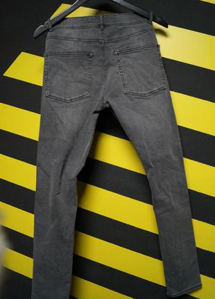 Зауженные стрейчевые джинсы с потертостями5 фото