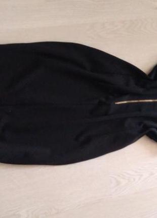 Лаконичное чёрное платье с кожаными вставками2 фото