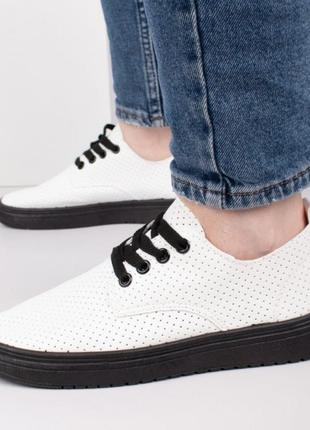 Стильные белые черные кроссовки кеды мокасины мягкие с перфорацией2 фото
