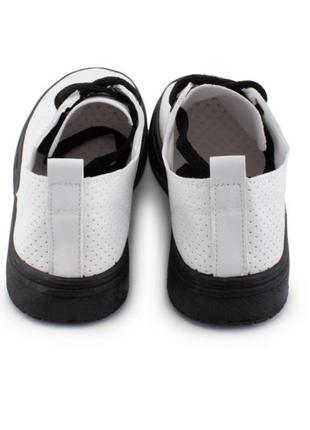 Стильные белые черные кроссовки кеды мокасины мягкие с перфорацией5 фото