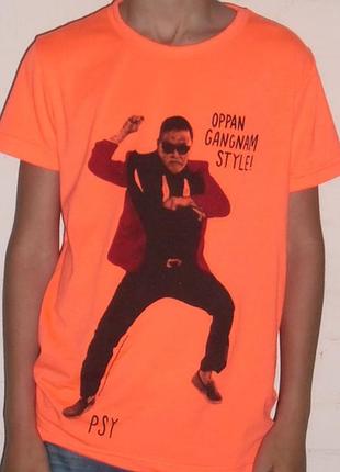 Стильная футболка