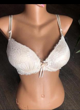 Красивый бюстгальтер