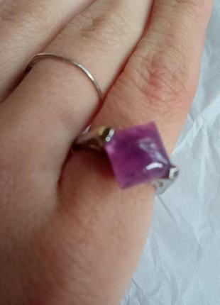 Кільце зі вставкою кольору аметист