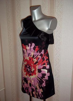 Шелковое атласное платье с воланом на одно плечо2 фото