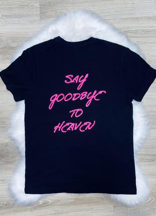 Крута футболка з написом на спині