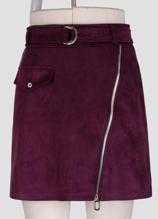 Стильная бордовая фиолетовая марсала короткая замшевая юбка с ремешком молнией карманом модная3 фото