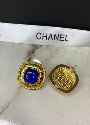 Брендовые серьги с синим камнем в позолоте