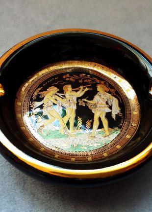 Пепельница в греческом стиле